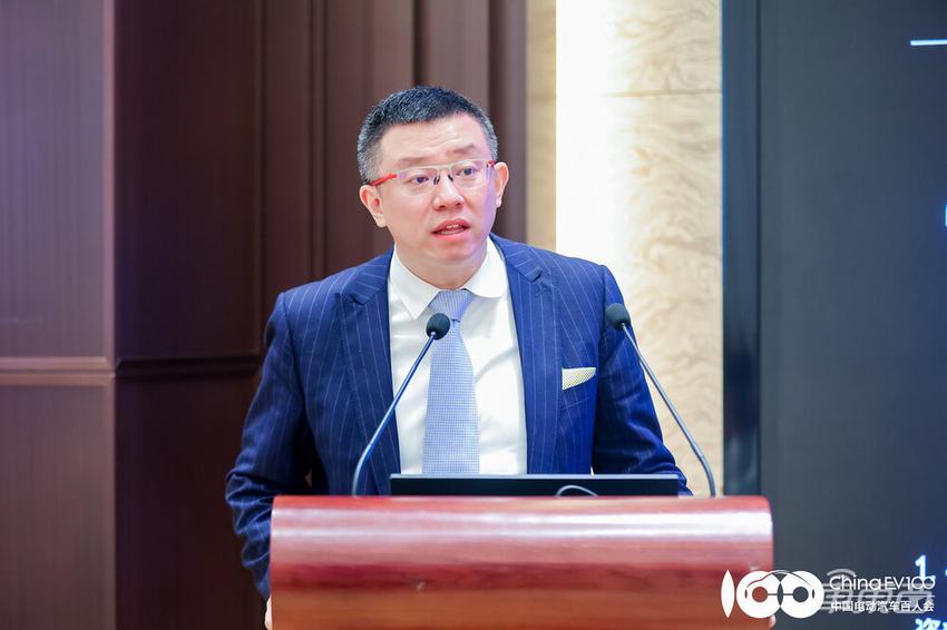 2030车市8大趋势：全球新能源汽车市占率达到50%，高阶智驾进入15万车型