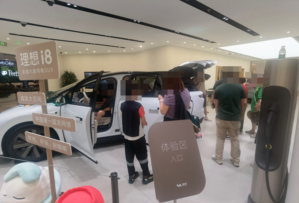 线下实探理想i8与乐道L90:销售互放狠话,一周后亮底牌