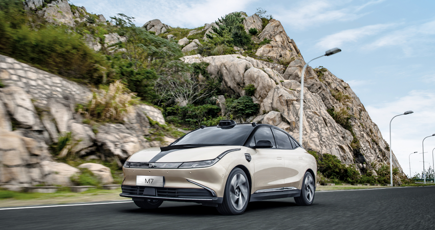 威马首款轿车发布！三颗激光雷达+4颗英伟达计算芯片，最远能跑700公里