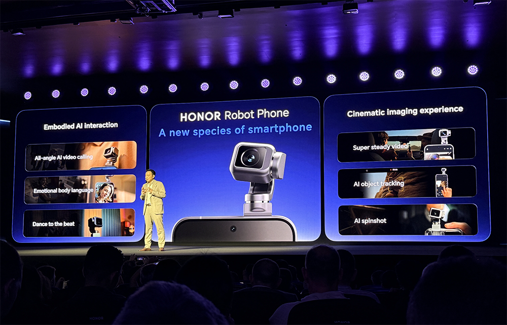 荣耀机器人手机亮相MWC！高通Chris Patrick演讲：助力双旗舰加速个人AI体验