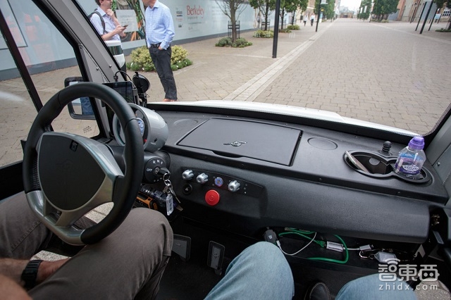 到英国格林威治看无人驾驶货车送食品 到底看到了什么?