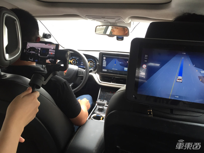 长沙实测百度RoboTaxi!45台车在街上跑,表现像个老司机