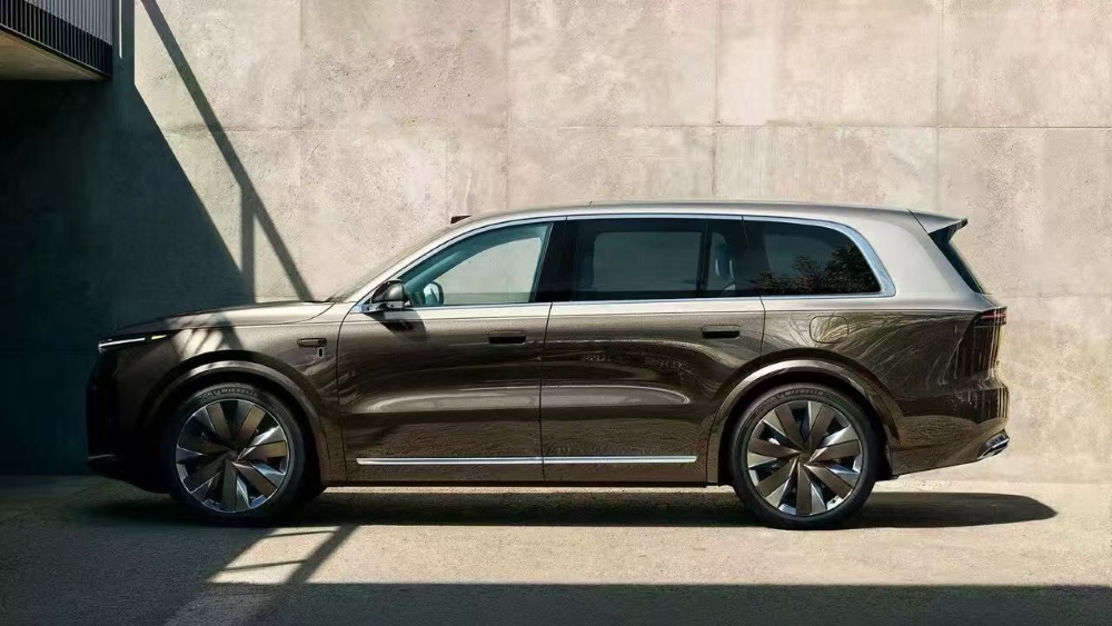 李想疯狂剧透全新L9！自研5nm芯片上车，算力2560TOPS，顶配55.98万