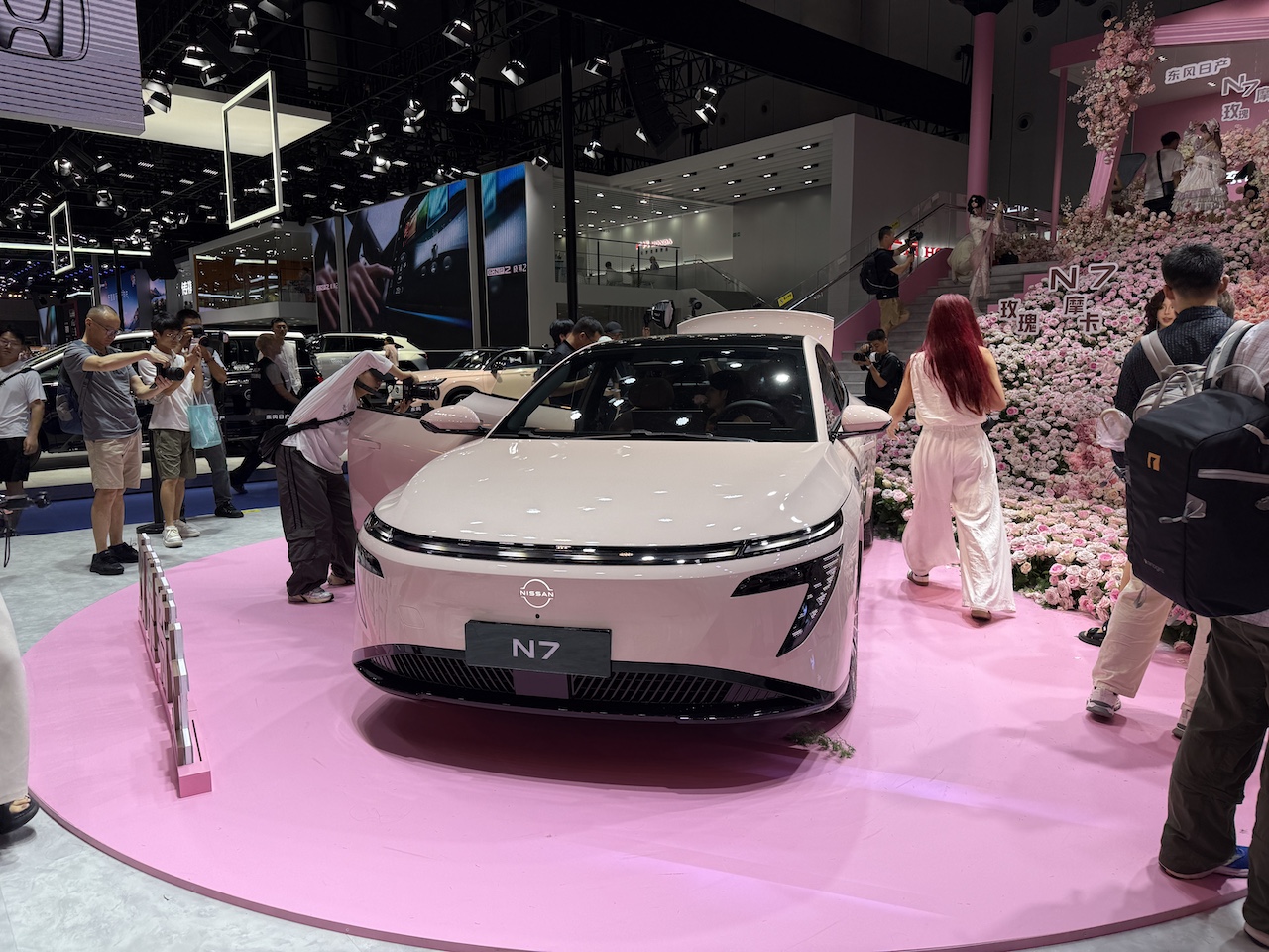 洋豪品牌一个没来！国产车价格战现场开打，暴走3万步看成都车展六大真相