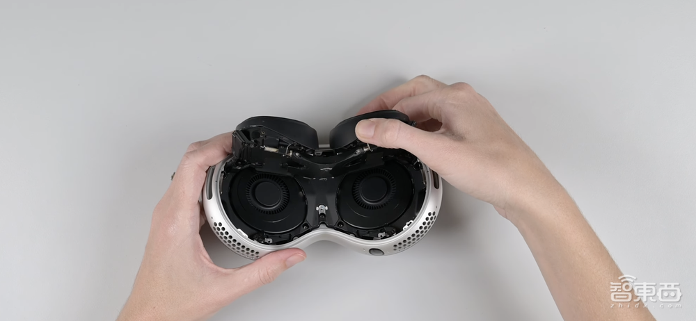 Vision Pro全球首拆，36小时火速出炉！N多细节曝光，苹果又一个工业奇迹