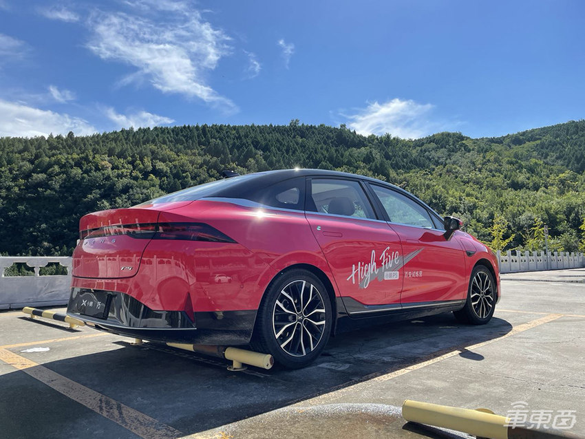 试驾小鹏P5:能“装”又好玩,还能成为移动大床房