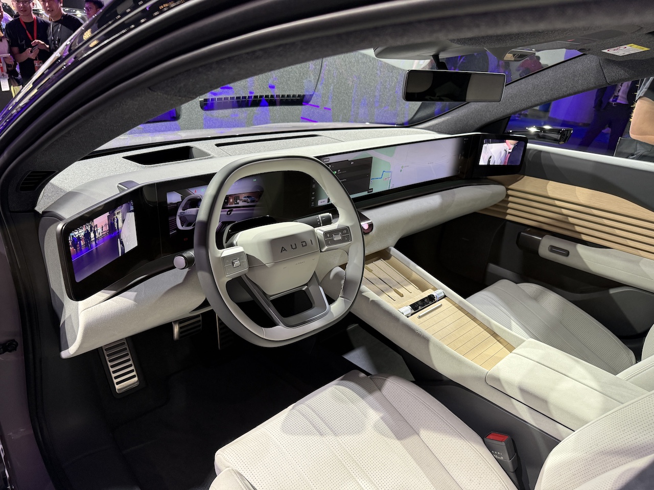 洋豪品牌一个没来！国产车价格战现场开打，暴走3万步看成都车展六大真相