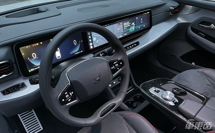 体验华为鸿蒙座舱，真能扔掉手机了！