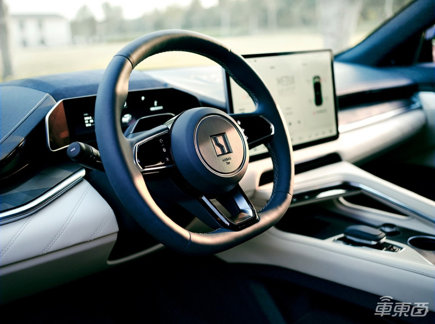 极氪汽车完成车机系统更新：可实现L2级辅助驾驶，还能预防“鬼探头”