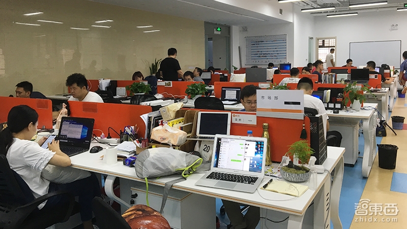 对话智行者CEO张德兆:无人扫地车租一年,顶6个环卫工