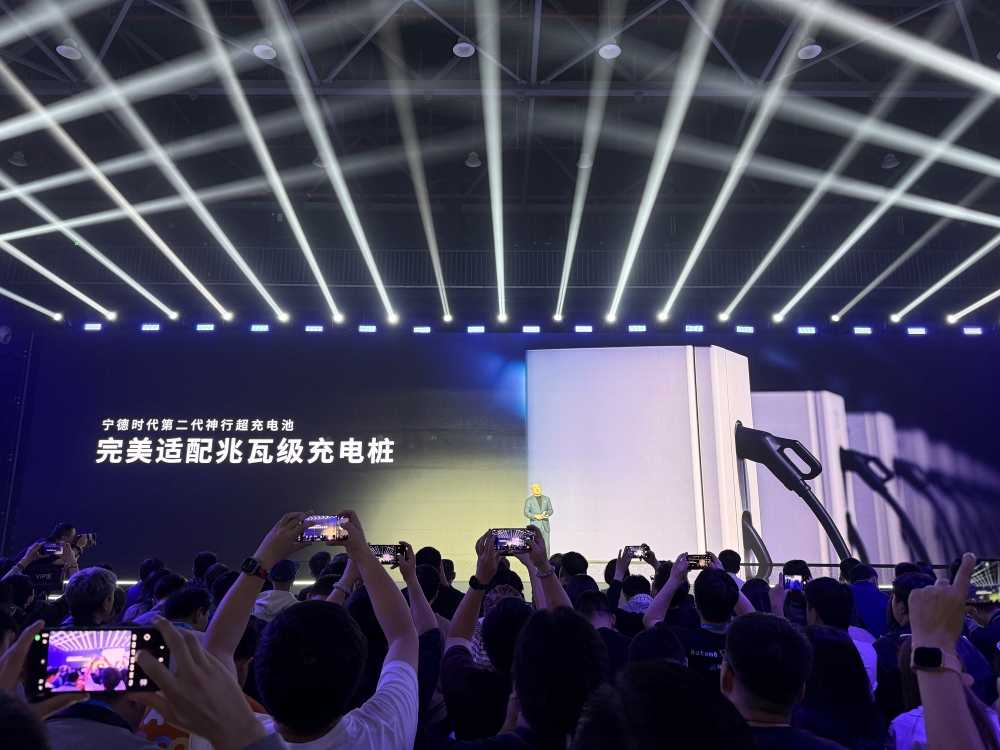 1秒2.5公里!宁德时代给油车判死刑,新电池纯电续航破1500公里