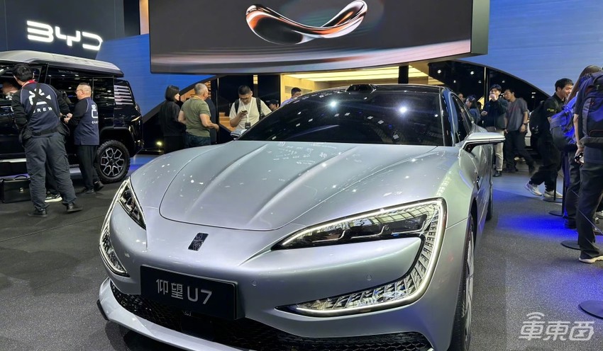 车模失业老板当网红，北京车展成小米车展！除了热梗还有这五大行业真相