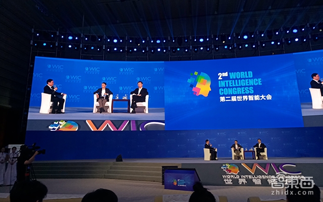 馬云說(shuō)別指望區(qū)塊鏈賺錢(qián)！劉強(qiáng)東說(shuō)AI能頂8萬(wàn)人 | 世界智能大會(huì)嘴戰(zhàn)