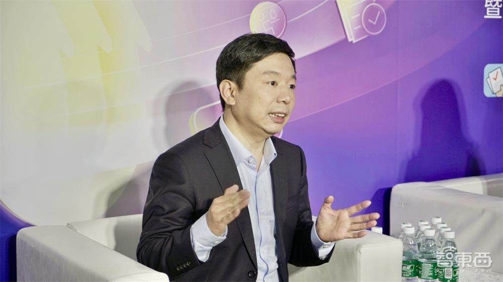 腾讯AIoT进击智慧教育！推出智能台灯，AI讲题、自动批改作业