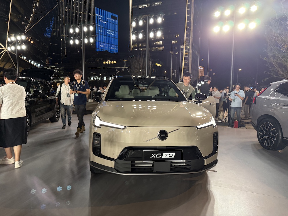 26.99万起!沃尔沃首款长续航插混SUV上市,智能化全面升级