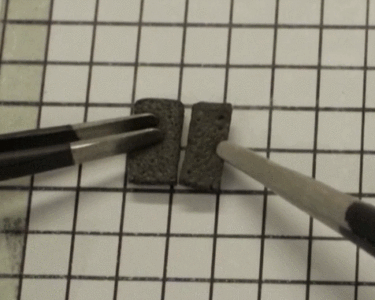 “智能泡沫”成机器人皮肤新材料！能感知你的手，坏了还能自我修复