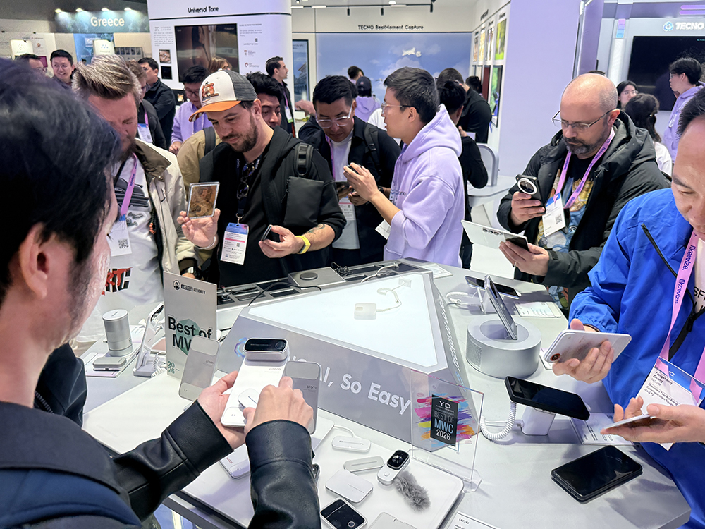 中国科技军火轰向MWC！豆包千问硬控老外，手机新物种炸场，6G真要来了