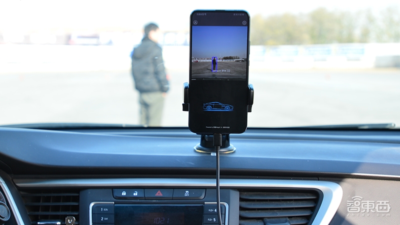 一部手机搞定无人驾驶，荣耀Magic2玩大了！