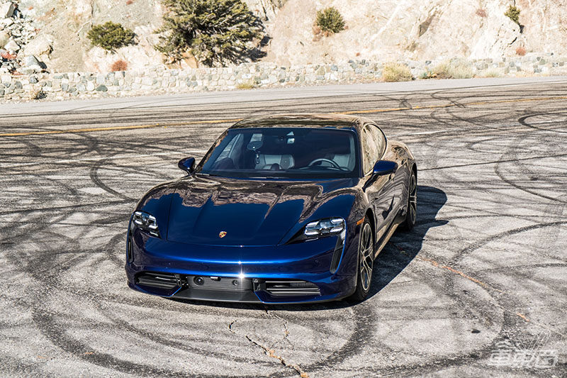 传统车企最强电动车就是它！山路试驾保时捷Taycan Turbo