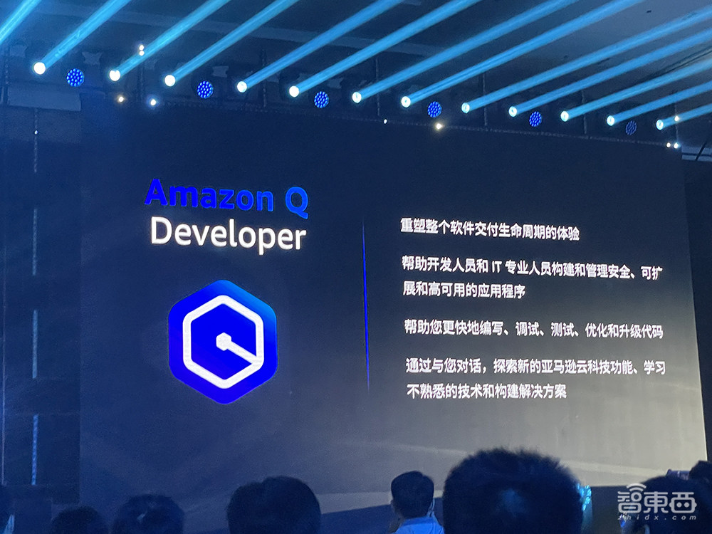 接入零一万物、百川智能大模型!云大厂扩张生成式AI版图,大秀三层技术栈与架构创新