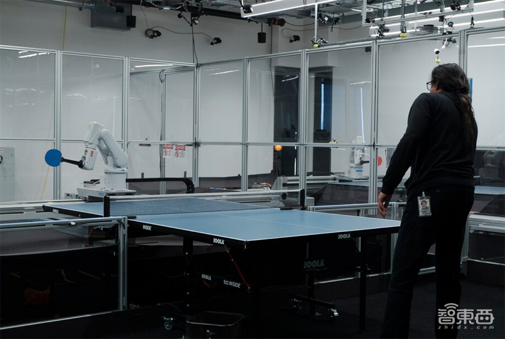 谷歌将大模型塞进机器人！干活更麻利，还能听懂“话外音”