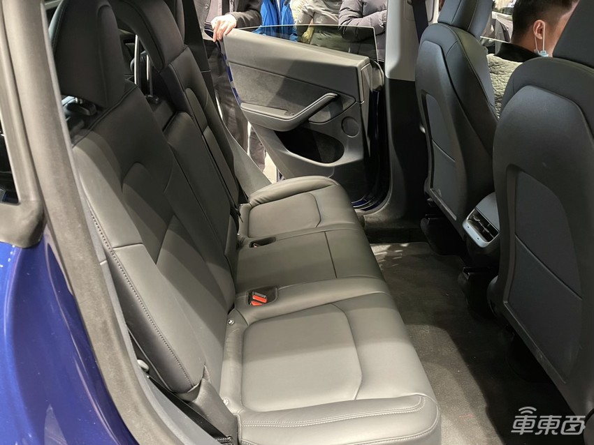 特斯拉Model Y有多火？每小时卖出200台，门店都挤爆了