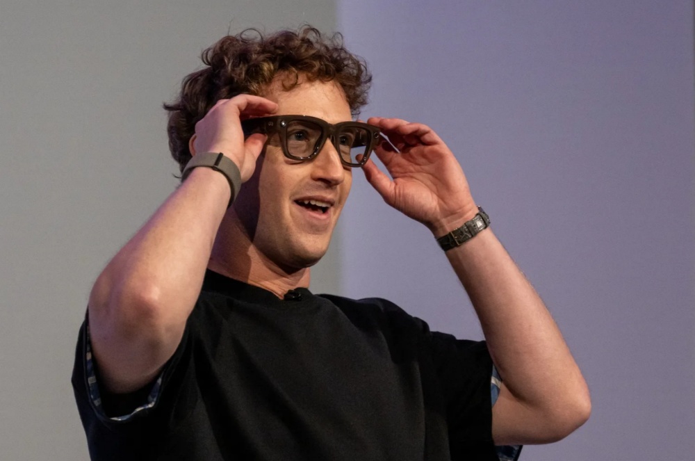 或達3000萬副！Meta猛增AI眼鏡產能，蘋果入局小扎有點怕？