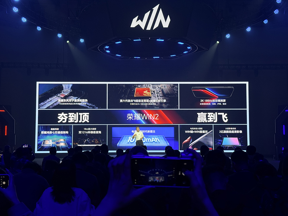 荣耀掀桌电竞手机!国补价2251元起,全系2K+185Hz、1万mAh大电池