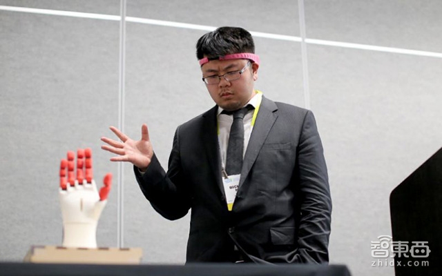 CES | 用意念操控机器手臂 这家哈佛华人初创做出来了