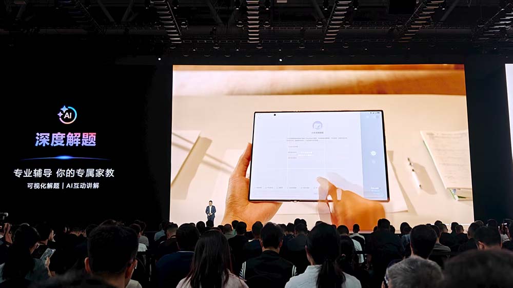 时隔4年，华为史上最强麒麟9020芯片回归！三折叠17999元开售，国产黑科技引爆全场