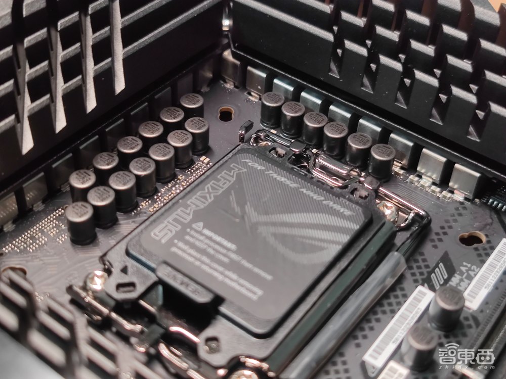 13代酷睿首发体验:24核“怪兽”直冲6GHz,屠榜游戏、生产力