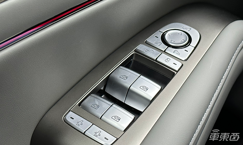 静态体验腾势N7智能座舱:车内两台平板电脑,空调系统有惊喜!