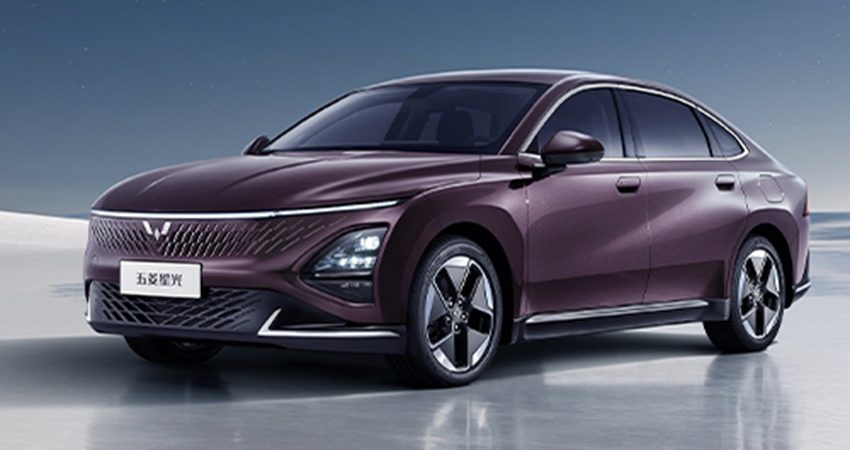 五菱首款混动轿车亮相，搭载自研混动技术与电池技术