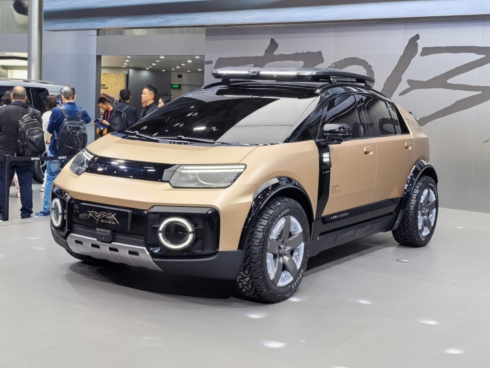 史上最大北京车展开幕！车企狠卷大三排SUV，舱驾融合、Agent上车成新趋势