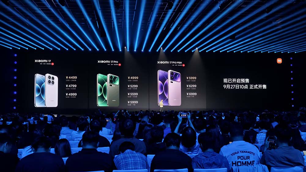 雷军160分钟演讲揭秘！海量造芯和造车细节，小米17五大技术硬刚苹果