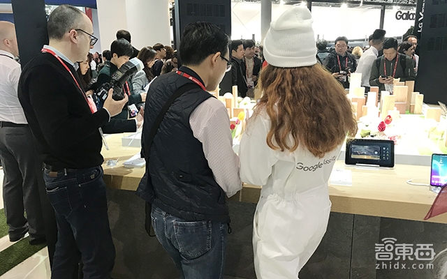 MWC现场深度:手机电脑通通被AI,5G真来了!