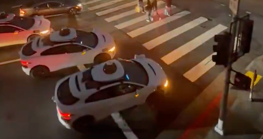 Waymo无人车闯祸了！路口集体趴窝导致堵车，有乘客被困车内数十分钟