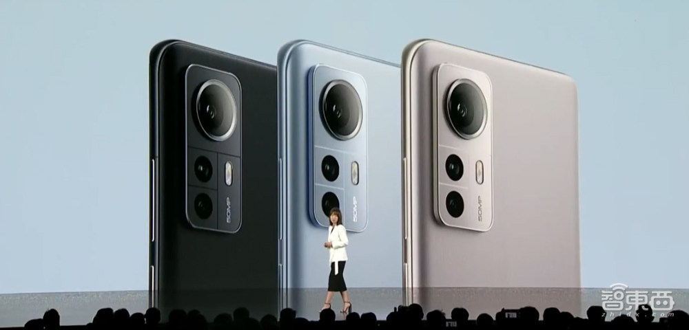 雷军正式宣战苹果!推双尺寸旗舰机,要砸1000亿搞研发