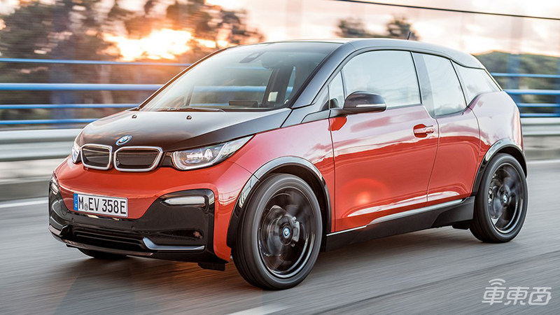 宝马纯电i4来了！超大鼻孔配曲面屏，零百4秒内，买吗？