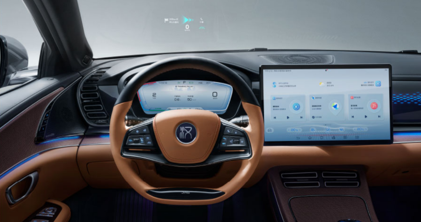 比亚迪不只会玩电！芯片智驾都在布局，还要开卷智能化