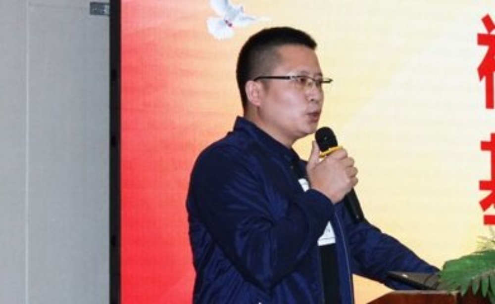 刚刚,全球最大高算力智能模组商港股上市!年入近30亿