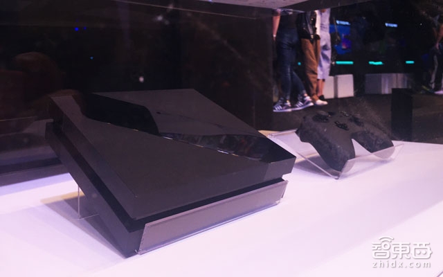 王思聪吴奇隆投资 王峰899元斧子游戏主机亮相