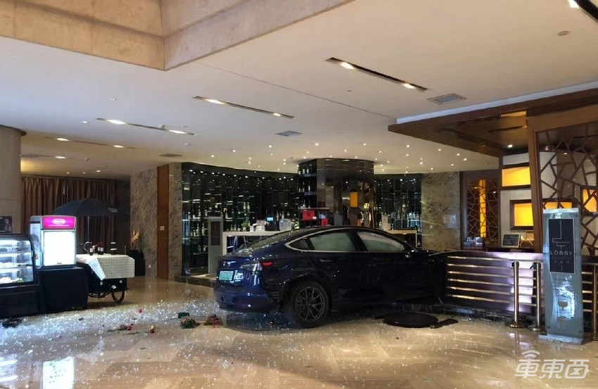 特斯拉“失控”罗生门,闹到全世界的悬案