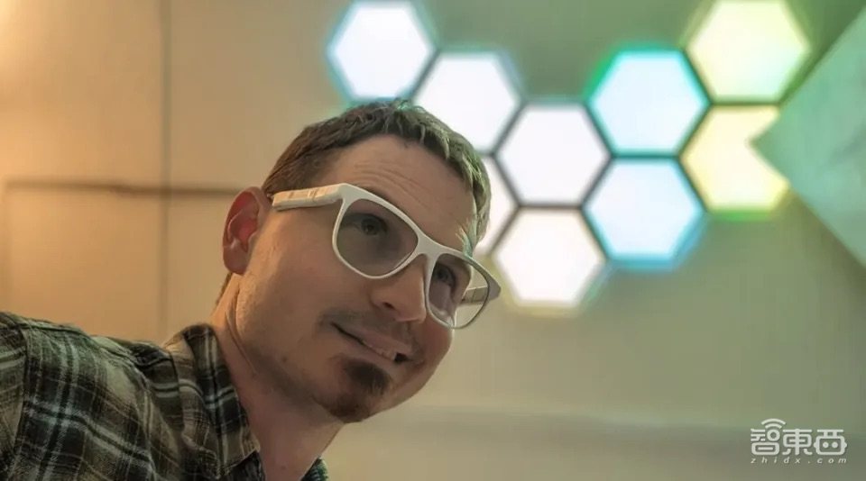 CES 2024丨全场馆卷起AI硬件海啸,大模型迎来落地元年