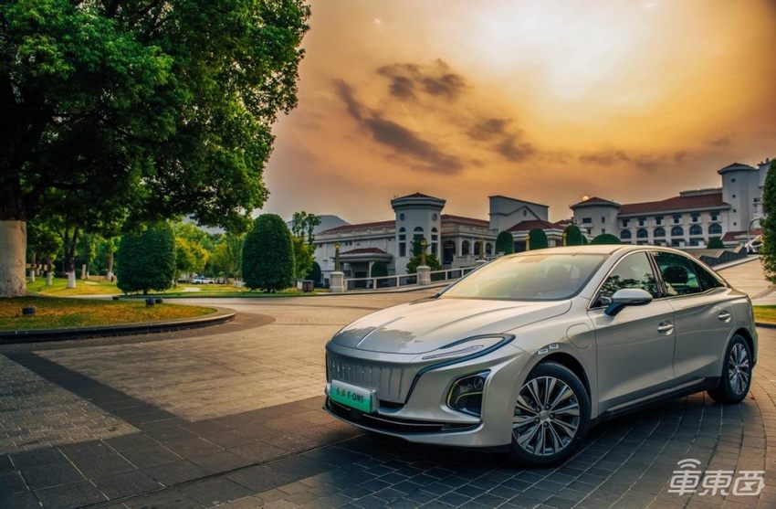红旗E-QM5 PLUS 2023款上市,续航560公里,15.48万就能买到