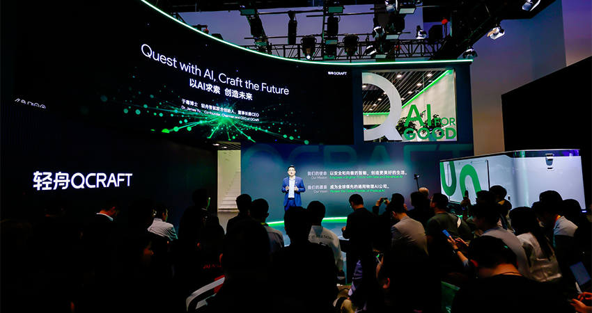 轻舟智航北京车展“放大招”！押注物理AI，大算力城市NOA、世界模型、Robotaxi都来了