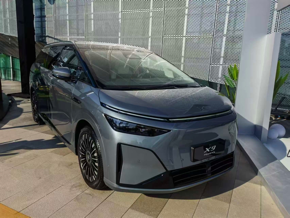 30.98万起!小鹏首款增程车比预售低4万开卖,人形机器人出镜卖车