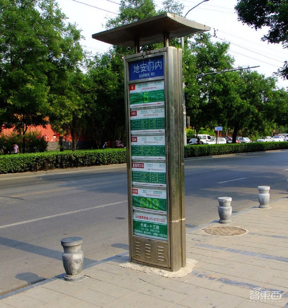 北京公交站牌100年大升级,如何“干掉”手机地图App?