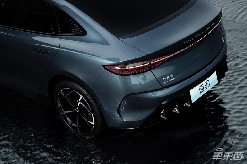 比亚迪版“Model 3”上市！20万起售，买它还是特斯拉？