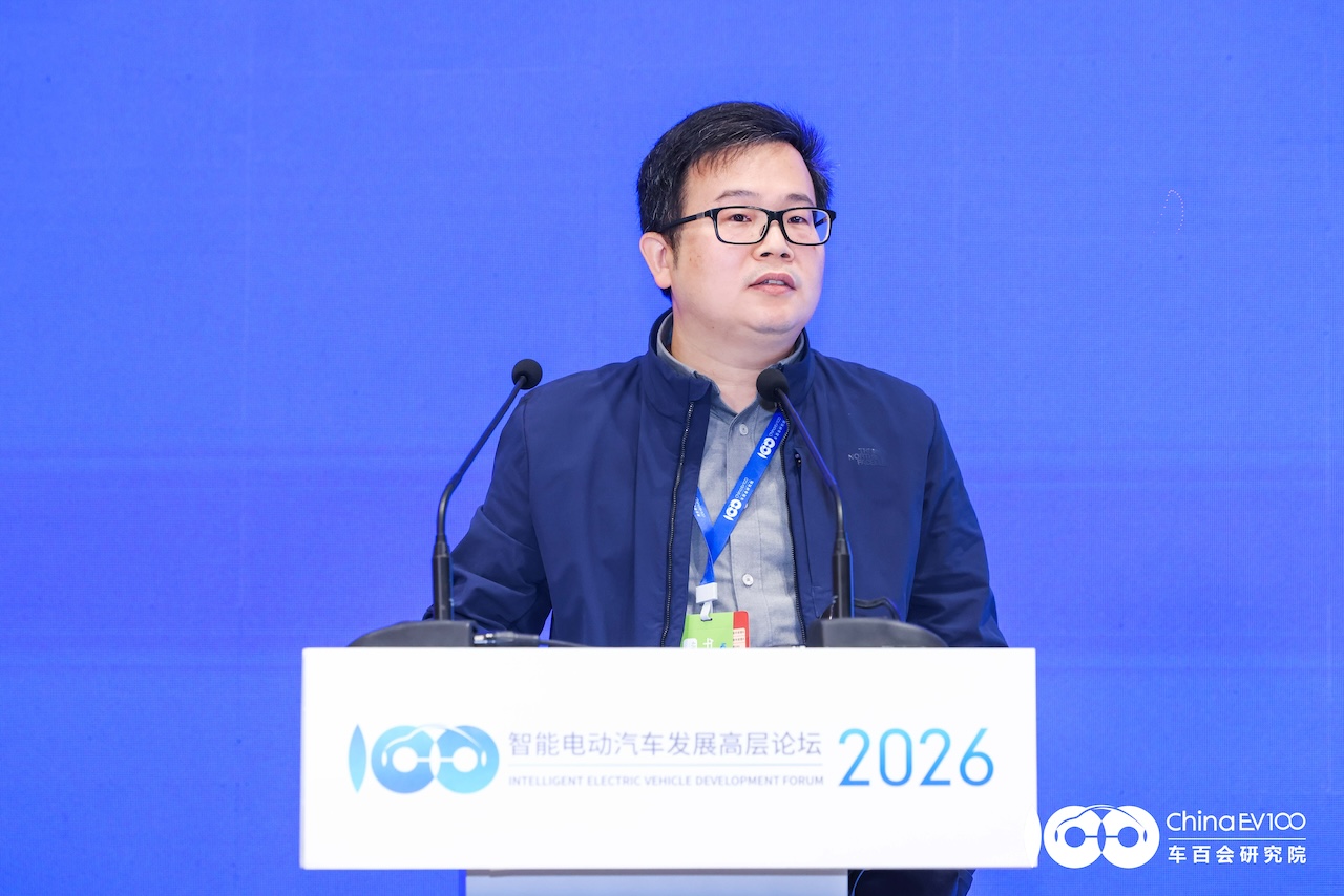 车圈智能化下半场打法变了！基座模型物理AI重构智驾，L4不能再打价格战